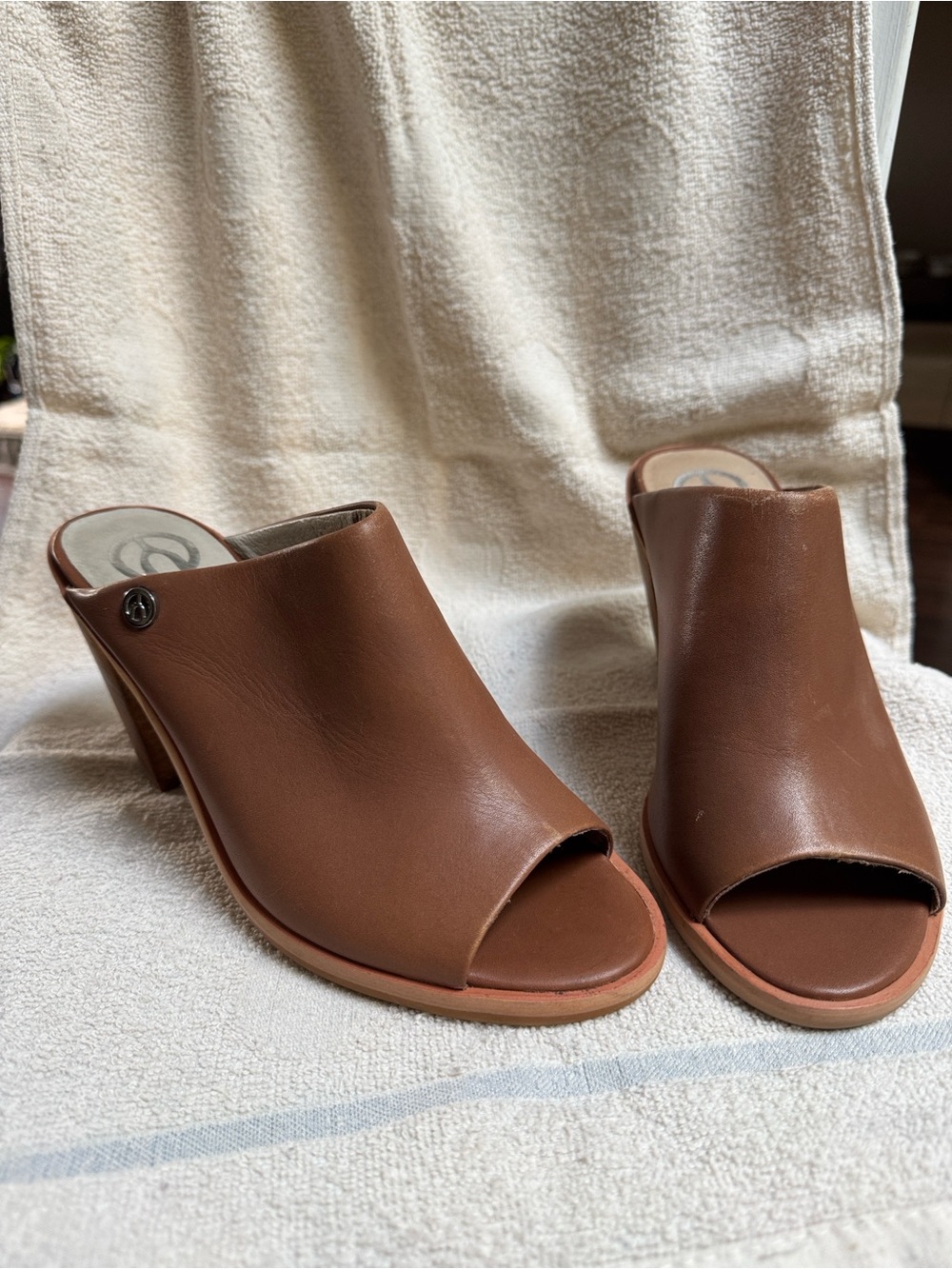 Women's Brown Leather Open-Toe Slide Mules